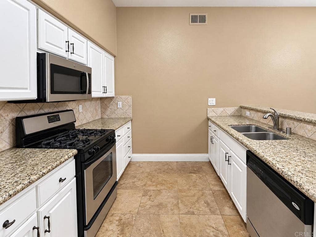 12376 Carmel Country Road, #J302, San Diego, CA 92130 12376 Carmel Country Road, #J302, San Diego, CA 92130