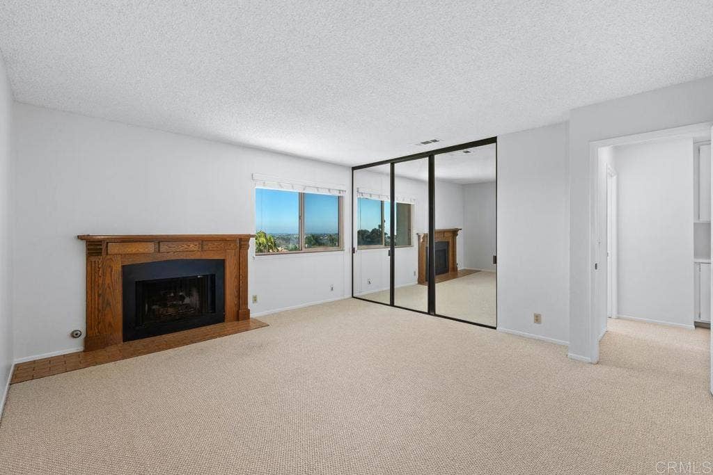 6547 Via Barona, Carlsbad, CA 92009 6547 Via Barona, Carlsbad, CA 92009