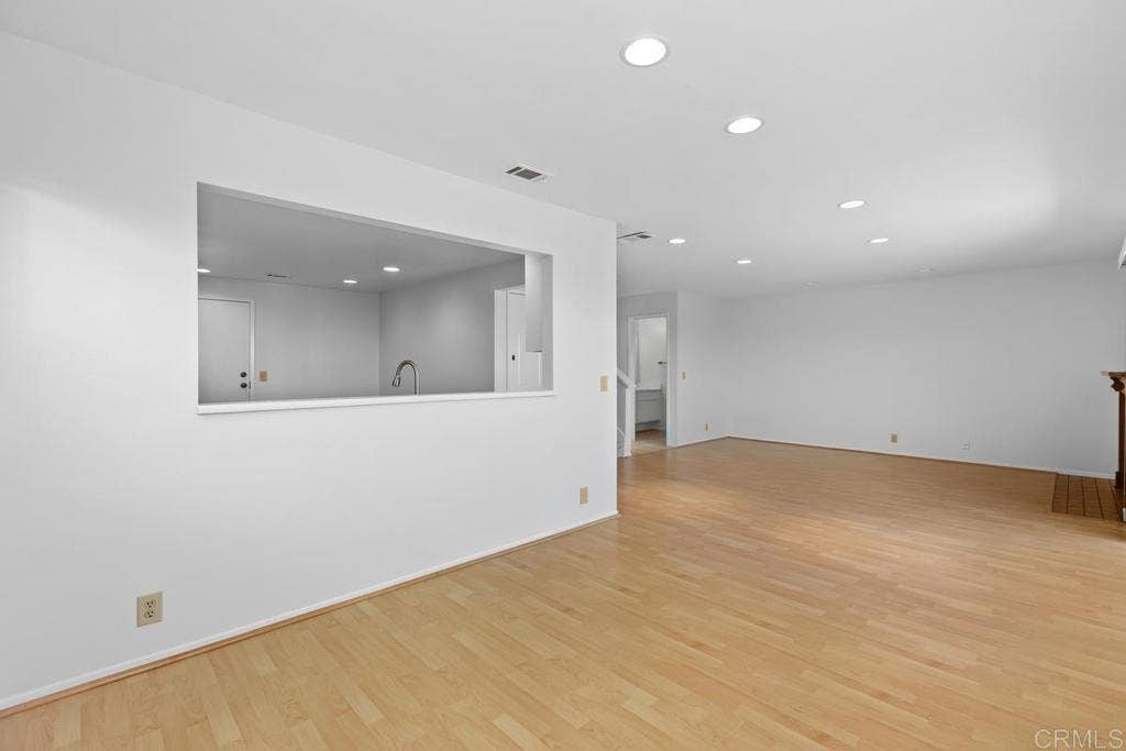 6547 Via Barona, Carlsbad, CA 92009 6547 Via Barona, Carlsbad, CA 92009