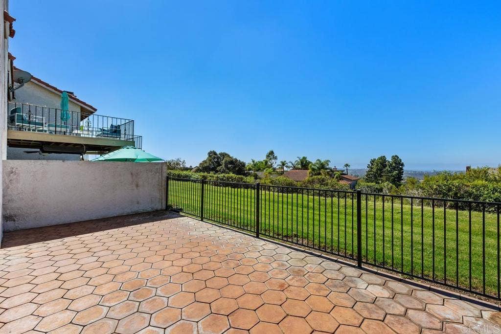6547 Via Barona, Carlsbad, CA 92009 6547 Via Barona, Carlsbad, CA 92009