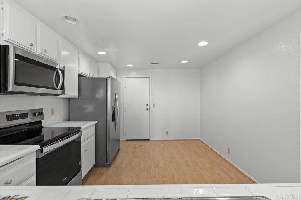 6547 Via Barona, Carlsbad, CA 92009 6547 Via Barona, Carlsbad, CA 92009
