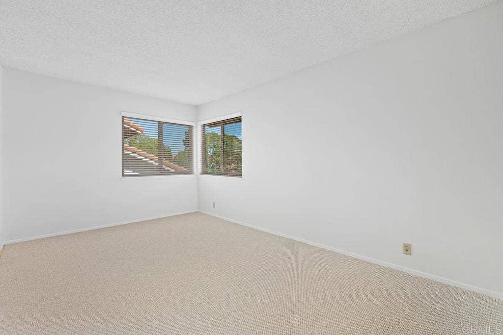 6547 Via Barona, Carlsbad, CA 92009 6547 Via Barona, Carlsbad, CA 92009