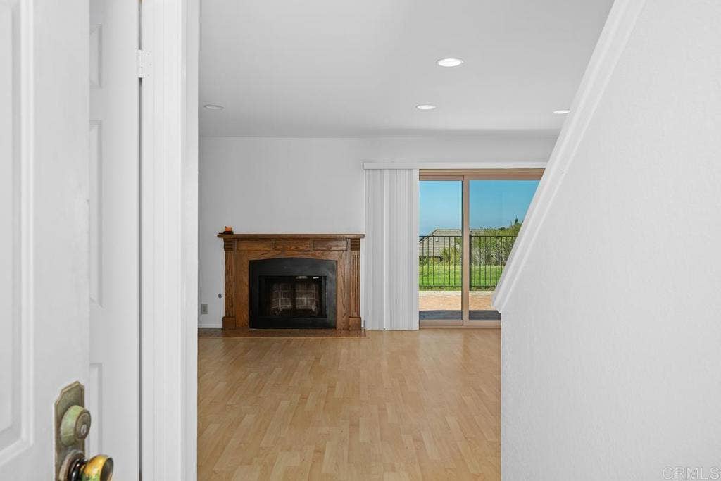 6547 Via Barona, Carlsbad, CA 92009 6547 Via Barona, Carlsbad, CA 92009