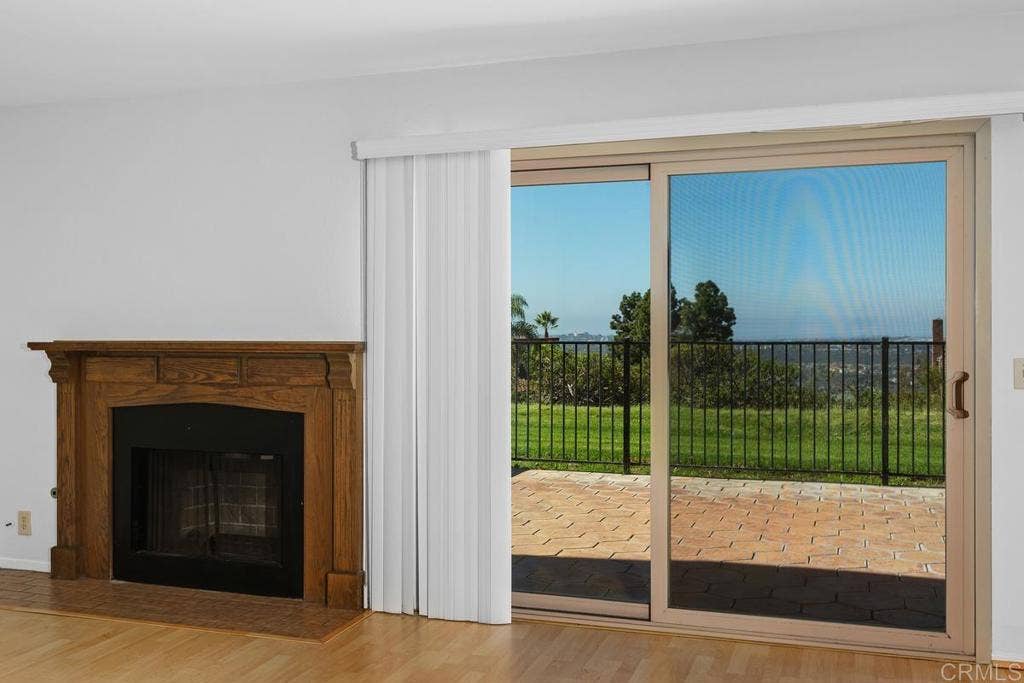 6547 Via Barona, Carlsbad, CA 92009 6547 Via Barona, Carlsbad, CA 92009