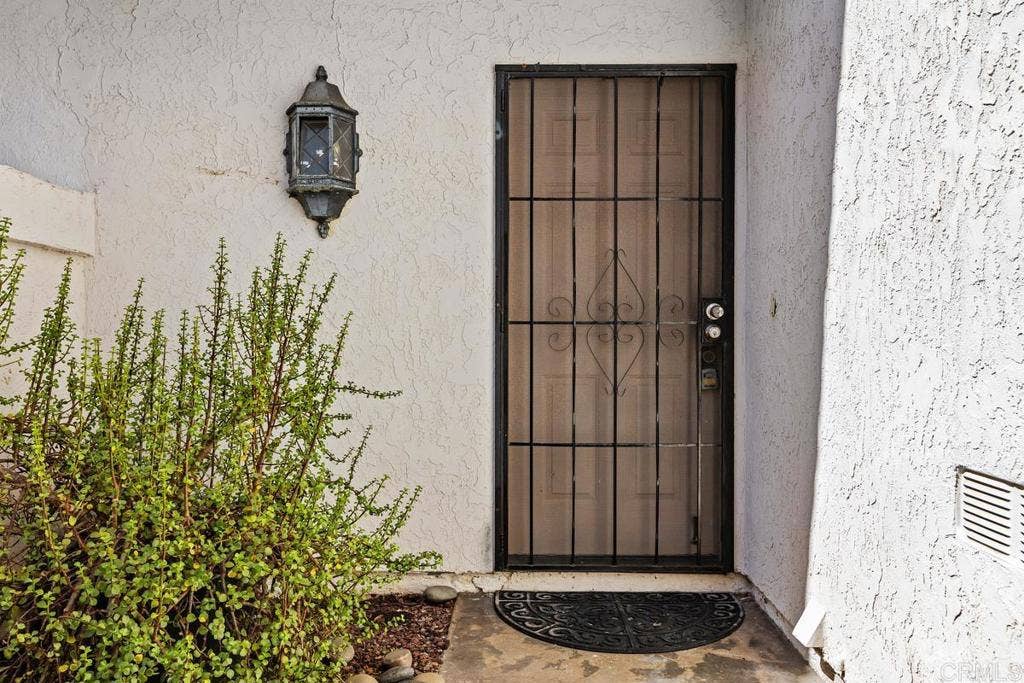 6547 Via Barona, Carlsbad, CA 92009 6547 Via Barona, Carlsbad, CA 92009