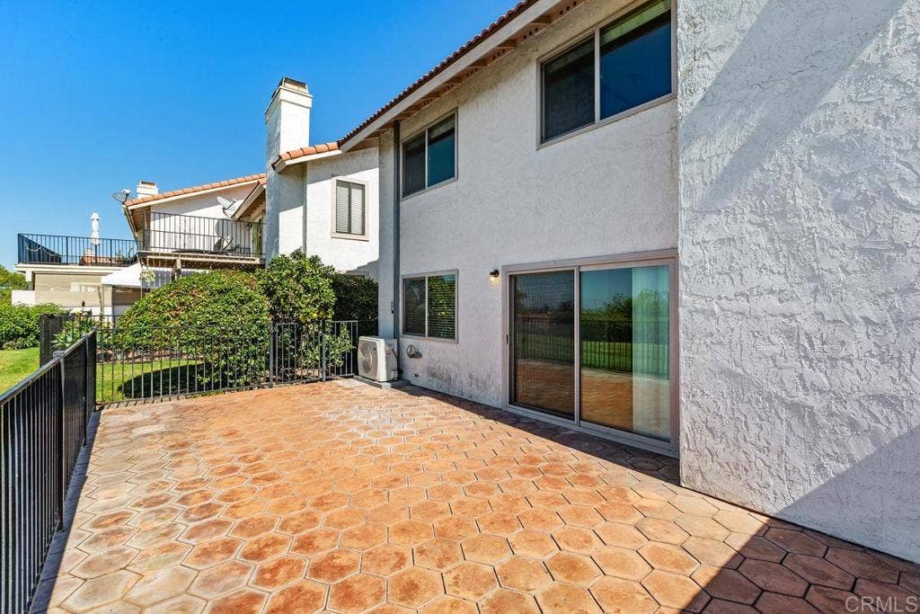 6547 Via Barona, Carlsbad, CA 92009 6547 Via Barona, Carlsbad, CA 92009