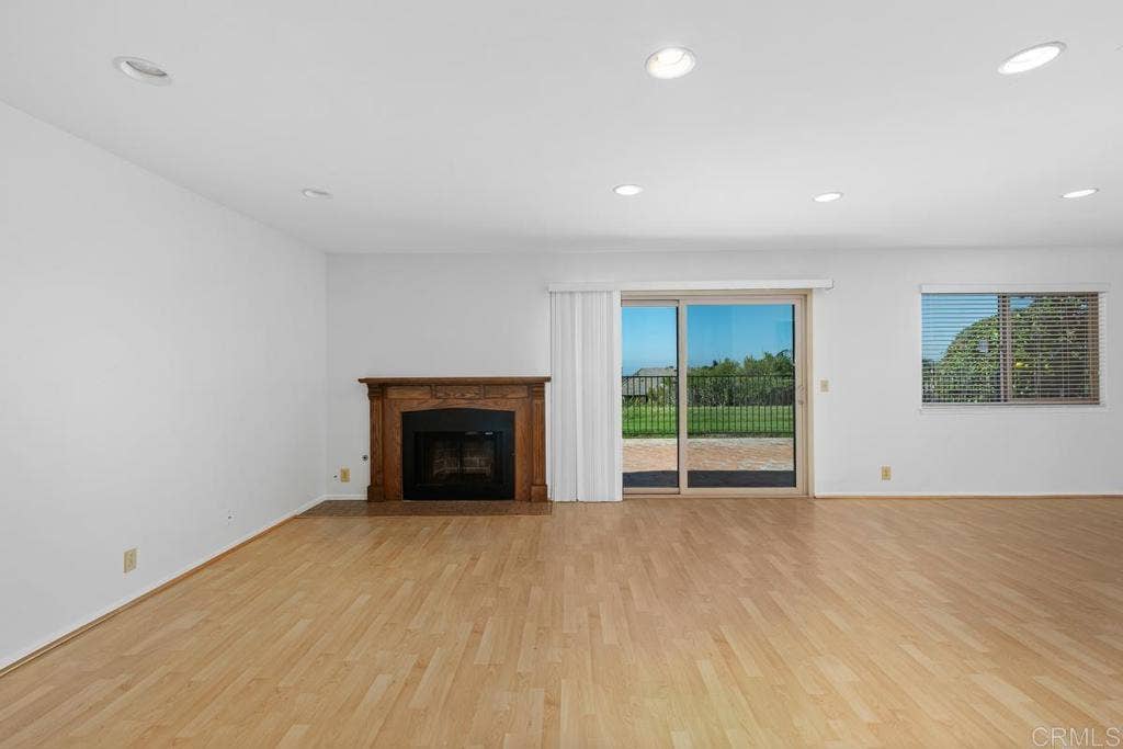 6547 Via Barona, Carlsbad, CA 92009 6547 Via Barona, Carlsbad, CA 92009