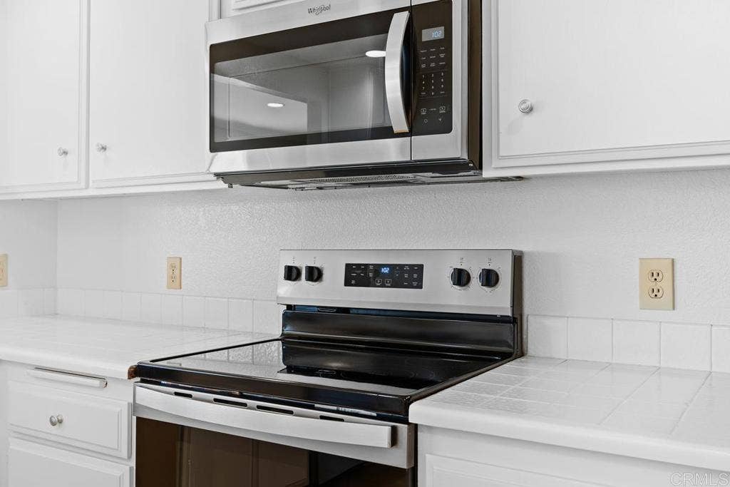 6547 Via Barona, Carlsbad, CA 92009 6547 Via Barona, Carlsbad, CA 92009
