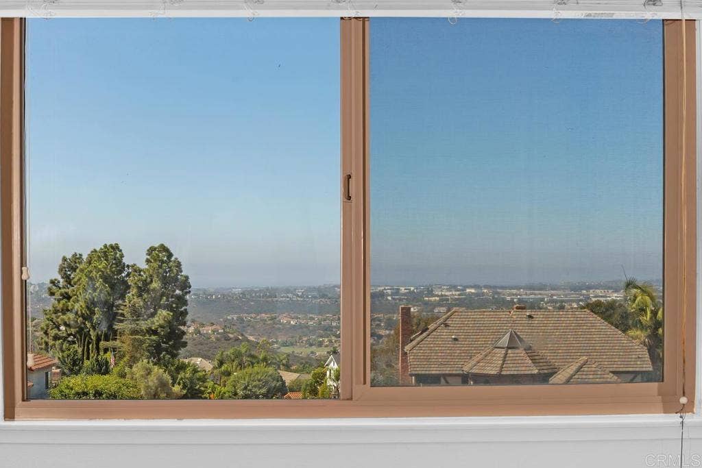 6547 Via Barona, Carlsbad, CA 92009 6547 Via Barona, Carlsbad, CA 92009