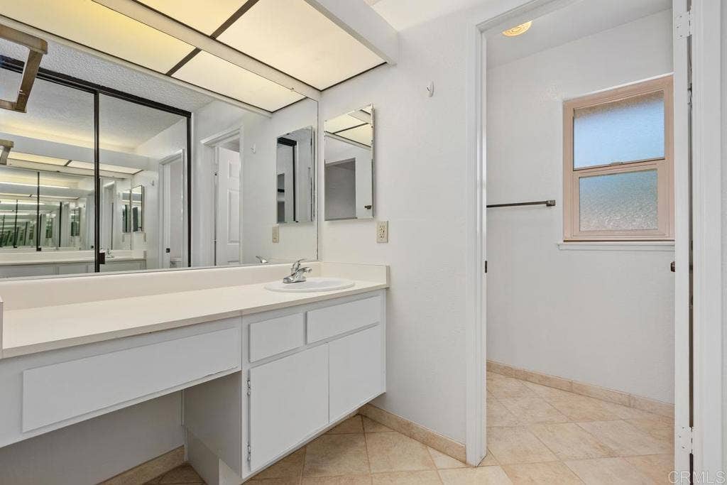 6547 Via Barona, Carlsbad, CA 92009 6547 Via Barona, Carlsbad, CA 92009