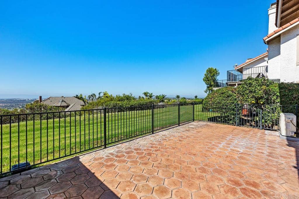 6547 Via Barona, Carlsbad, CA 92009 6547 Via Barona, Carlsbad, CA 92009