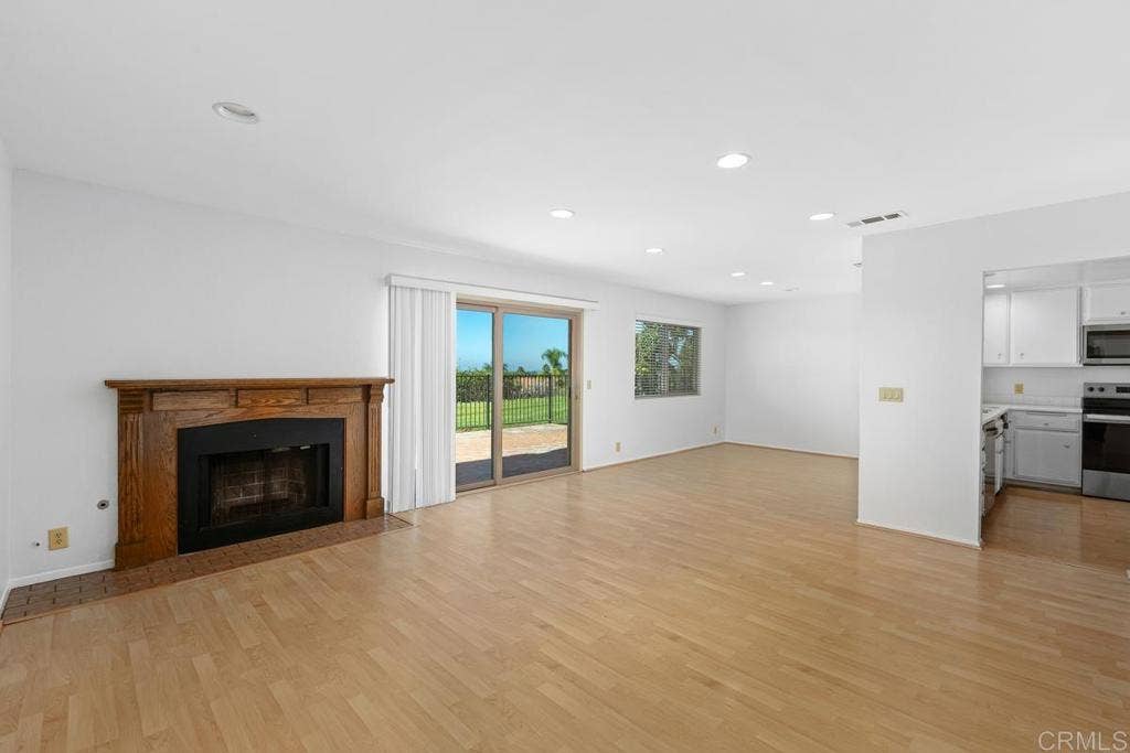 6547 Via Barona, Carlsbad, CA 92009 6547 Via Barona, Carlsbad, CA 92009