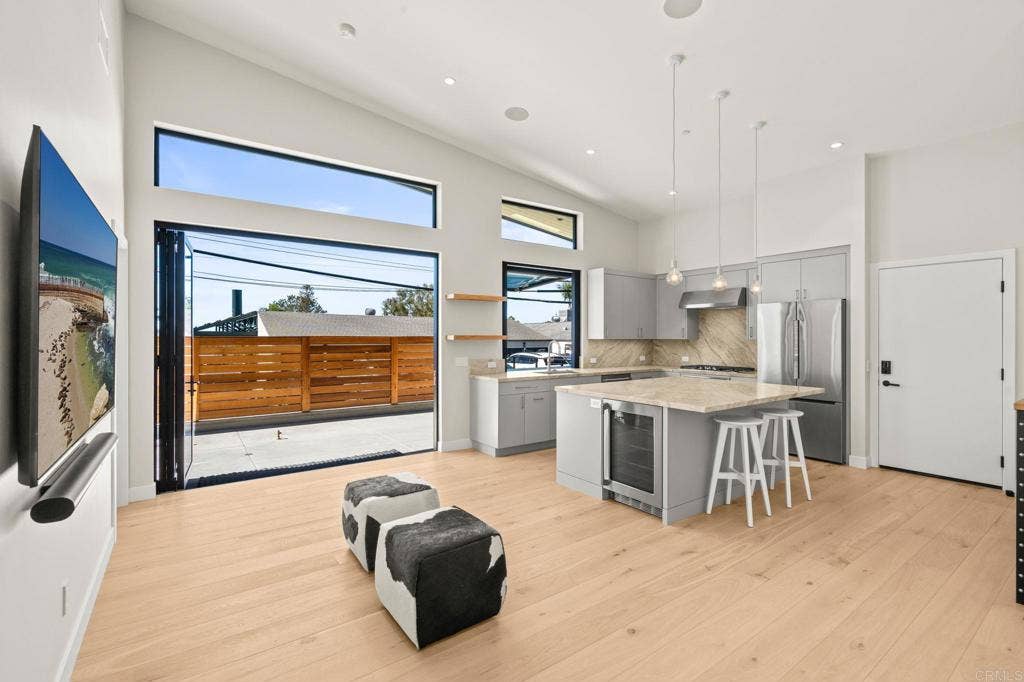 328 12Th Street, Del Mar, CA 92014 328 12Th Street, Del Mar, CA 92014