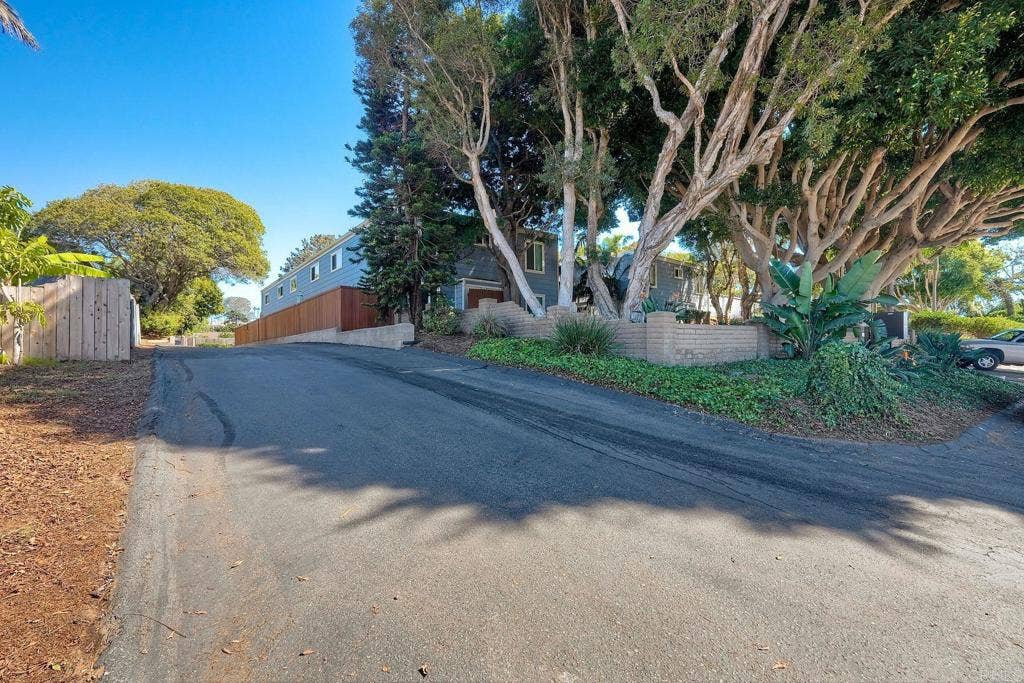 981 N Vulcan Avenue, #4, Encinitas, CA 92024 981 N Vulcan Avenue, #4, Encinitas, CA 92024
