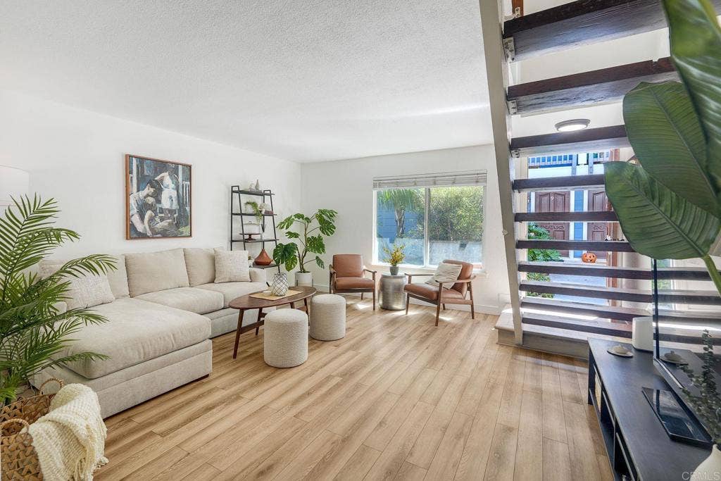 981 N Vulcan Avenue, #4, Encinitas, CA 92024 981 N Vulcan Avenue, #4, Encinitas, CA 92024