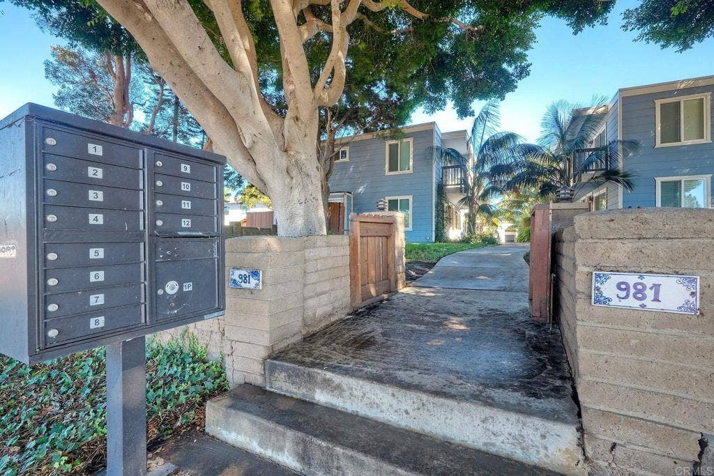 981 N Vulcan Avenue, #4, Encinitas, CA 92024 981 N Vulcan Avenue, #4, Encinitas, CA 92024