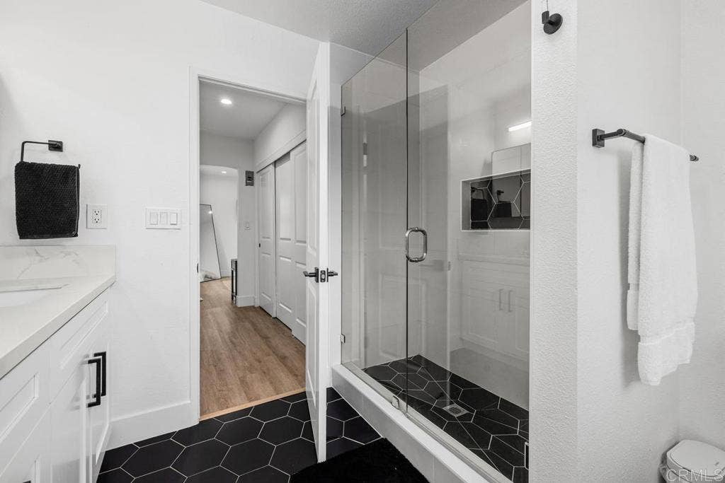 4975 Greenbrier Avenue, San Diego, CA 92120 Primary bath