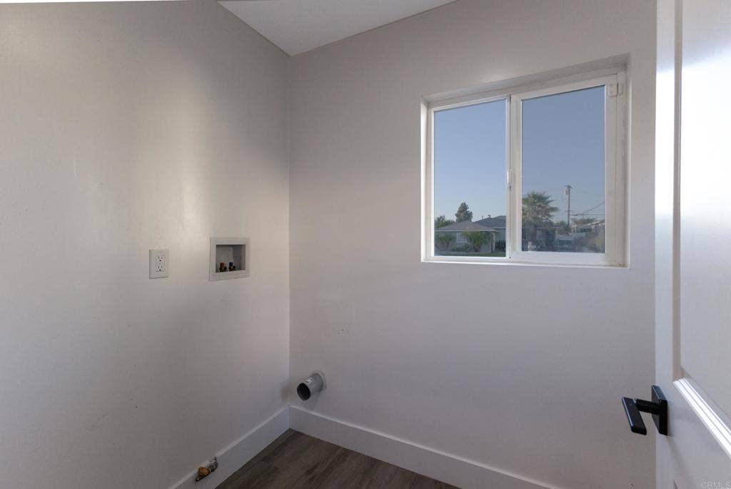 4975 Greenbrier Avenue, San Diego, CA 92120 Laundry