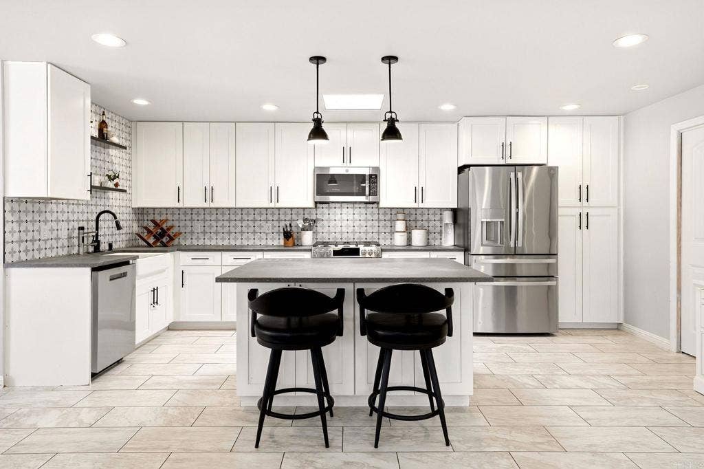 147 Maple Avenue, Carlsbad, CA 92008 147 Maple Avenue, Carlsbad, CA 92008