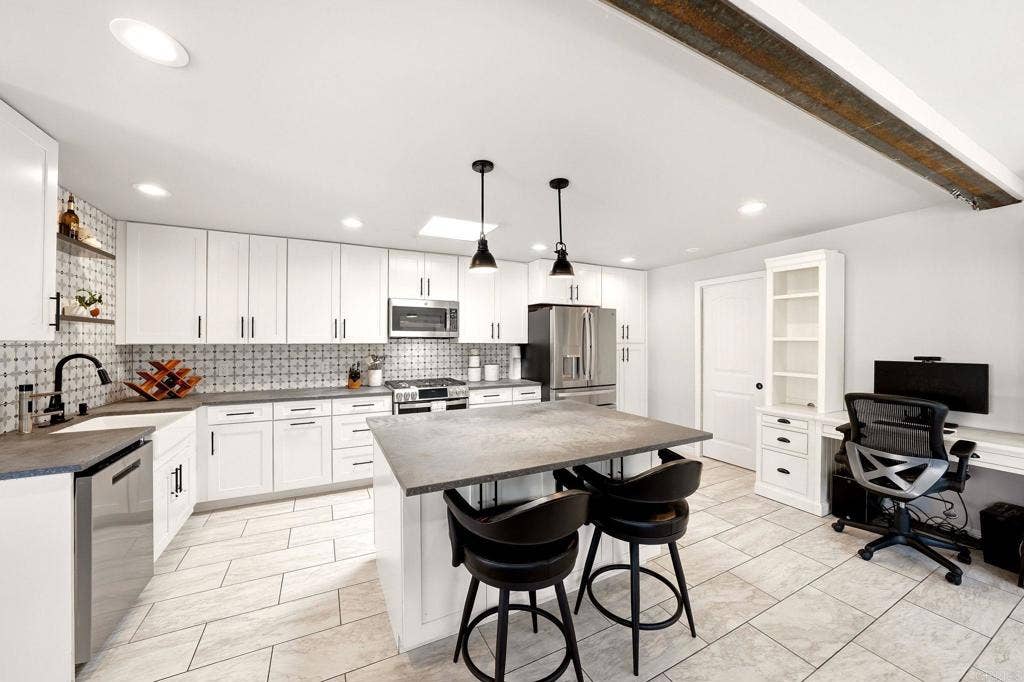 147 Maple Avenue, Carlsbad, CA 92008 147 Maple Avenue, Carlsbad, CA 92008