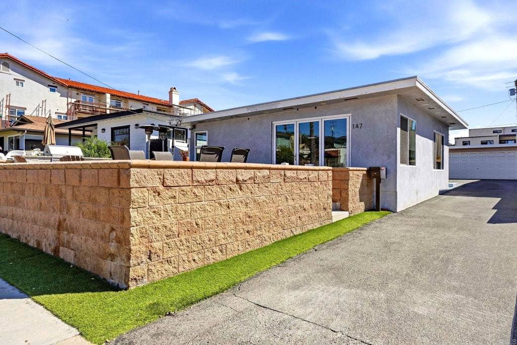 147 Maple Avenue, Carlsbad, CA 92008 147 Maple Avenue, Carlsbad, CA 92008