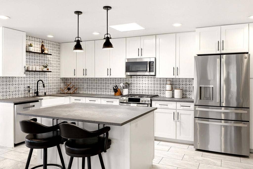 147 Maple Avenue, Carlsbad, CA 92008 147 Maple Avenue, Carlsbad, CA 92008