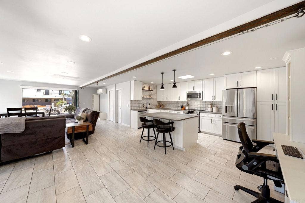 147 Maple Avenue, Carlsbad, CA 92008 147 Maple Avenue, Carlsbad, CA 92008