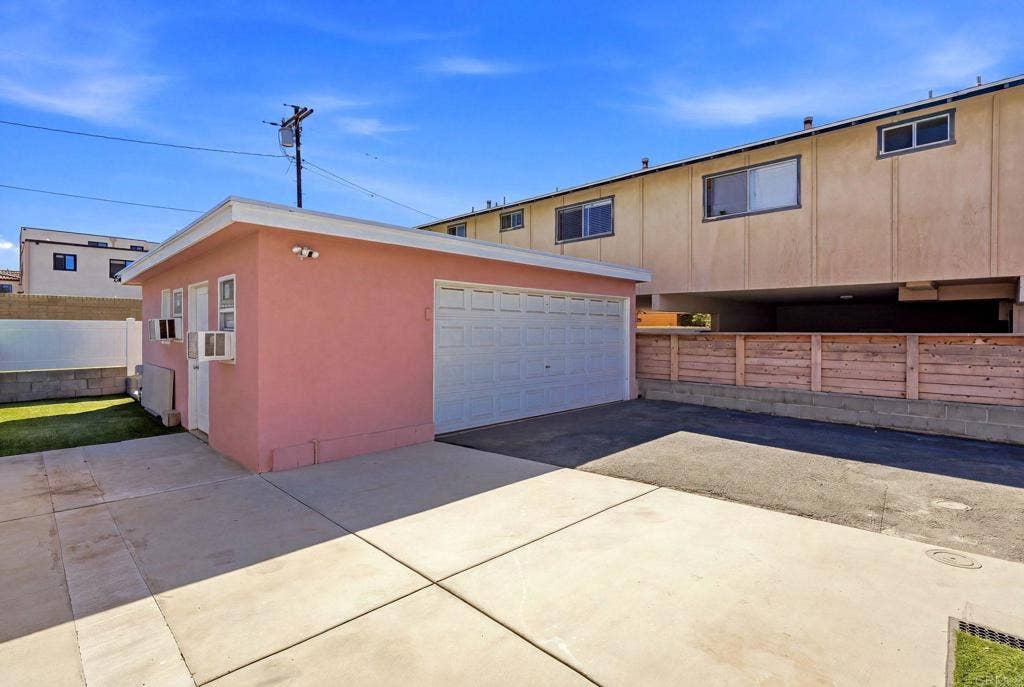 147 Maple Avenue, Carlsbad, CA 92008 147 Maple Avenue, Carlsbad, CA 92008