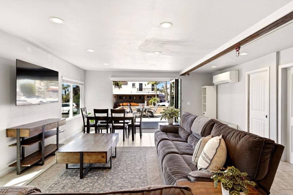147 Maple Avenue, Carlsbad, CA 92008 147 Maple Avenue, Carlsbad, CA 92008