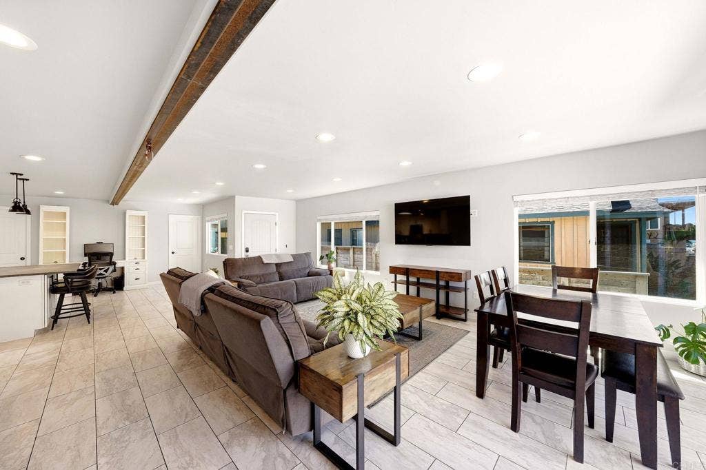 147 Maple Avenue, Carlsbad, CA 92008 147 Maple Avenue, Carlsbad, CA 92008