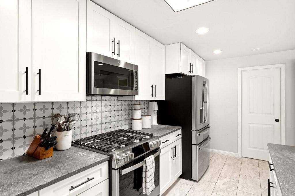 147 Maple Avenue, Carlsbad, CA 92008 147 Maple Avenue, Carlsbad, CA 92008