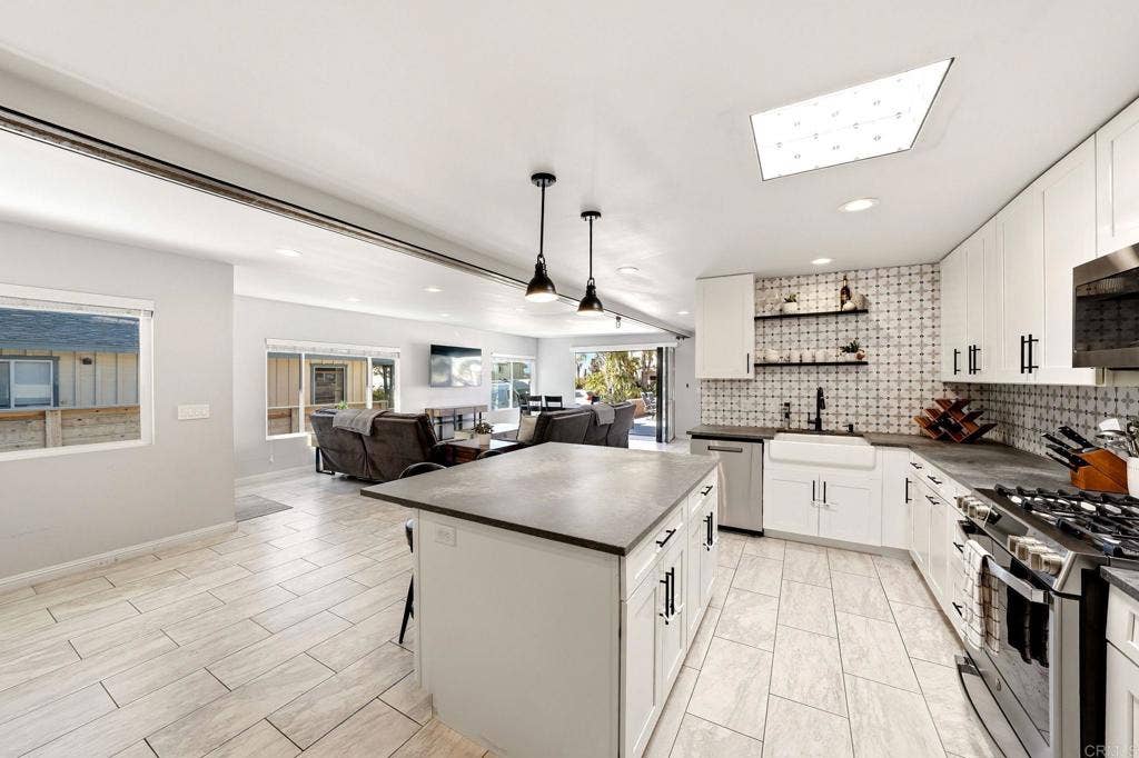147 Maple Avenue, Carlsbad, CA 92008 147 Maple Avenue, Carlsbad, CA 92008