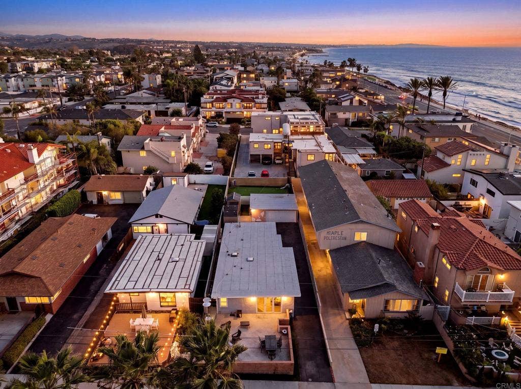 147 Maple Avenue, Carlsbad, CA 92008 147 Maple Avenue, Carlsbad, CA 92008