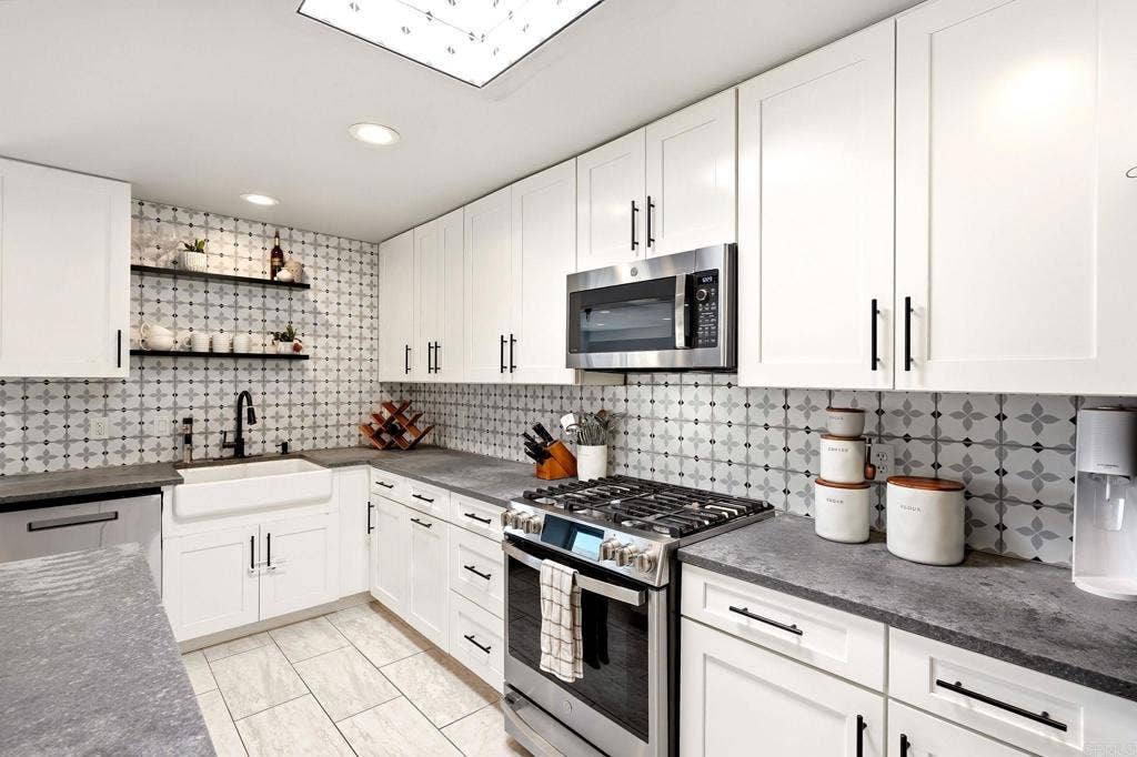 147 Maple Avenue, Carlsbad, CA 92008 147 Maple Avenue, Carlsbad, CA 92008