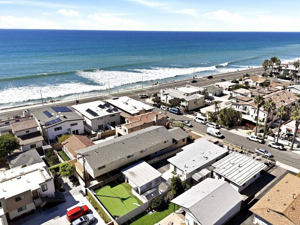 147 Maple Avenue, Carlsbad, CA 92008 147 Maple Avenue, Carlsbad, CA 92008