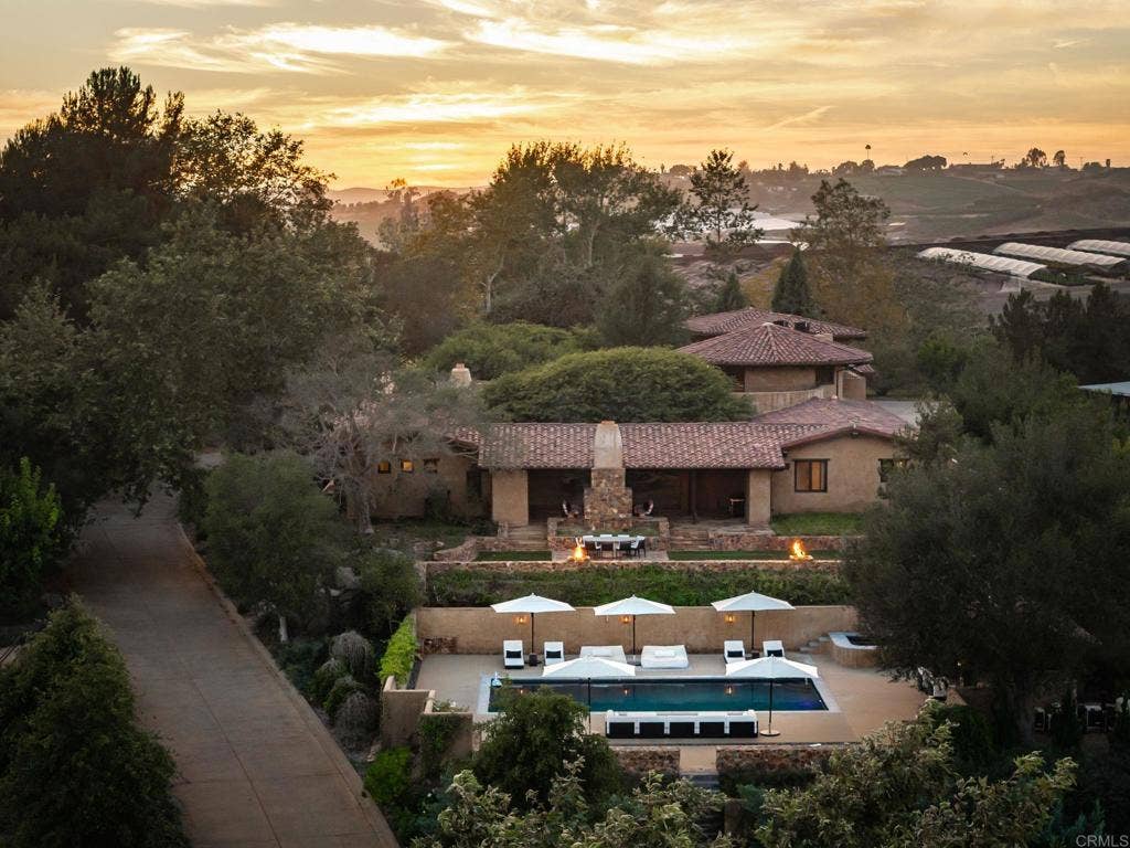 525 Sleeping Indian Rd, Oceanside, CA 92057