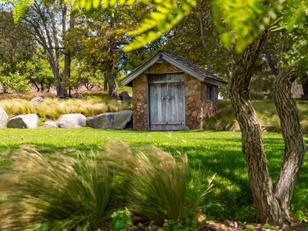 525 Sleeping Indian Rd, Oceanside, CA 92057