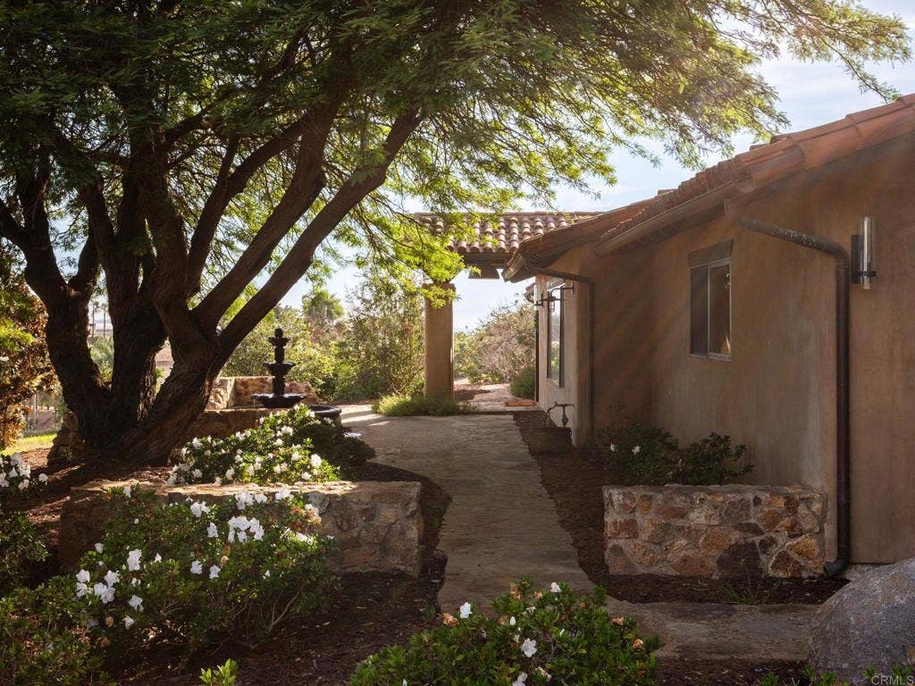 Secondary Residence Entrance