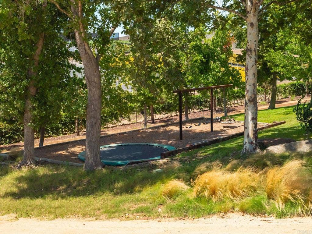 525 Sleeping Indian Rd, Oceanside, CA 92057