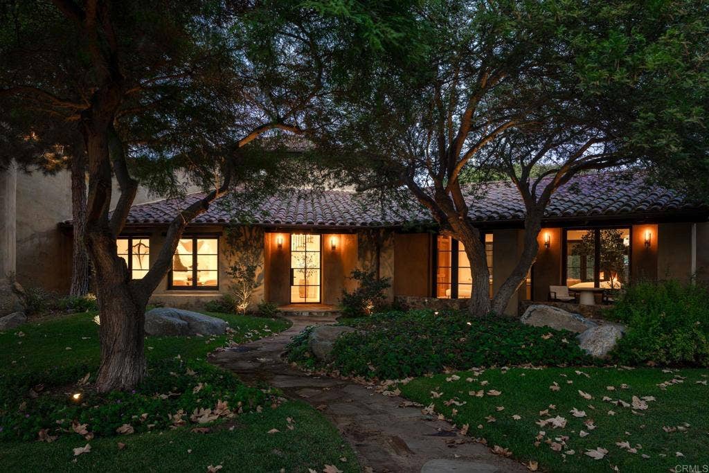 525 Sleeping Indian Rd, Oceanside, CA 92057