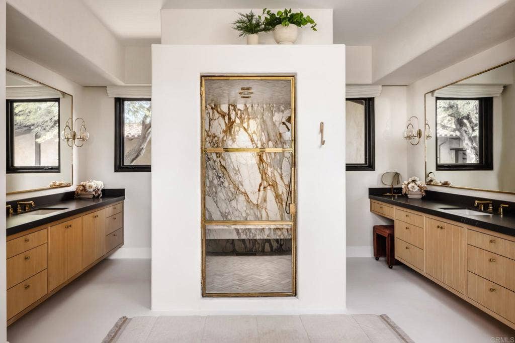 525 Sleeping Indian Rd, Oceanside, CA 92057