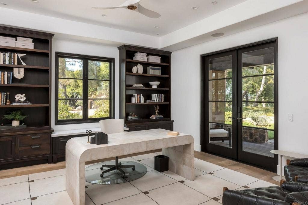 525 Sleeping Indian Rd, Oceanside, CA 92057