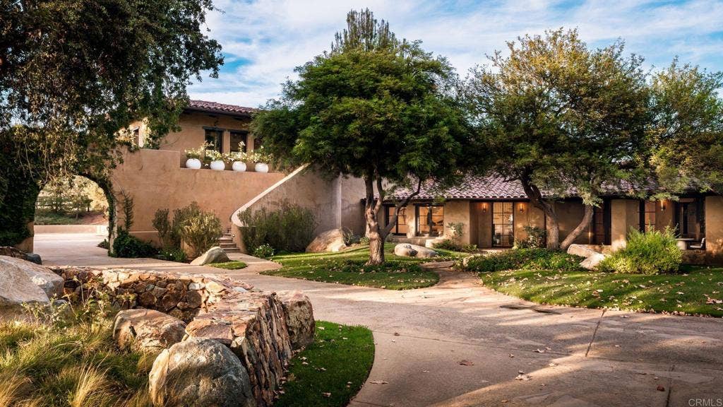 525 Sleeping Indian Rd, Oceanside, CA 92057