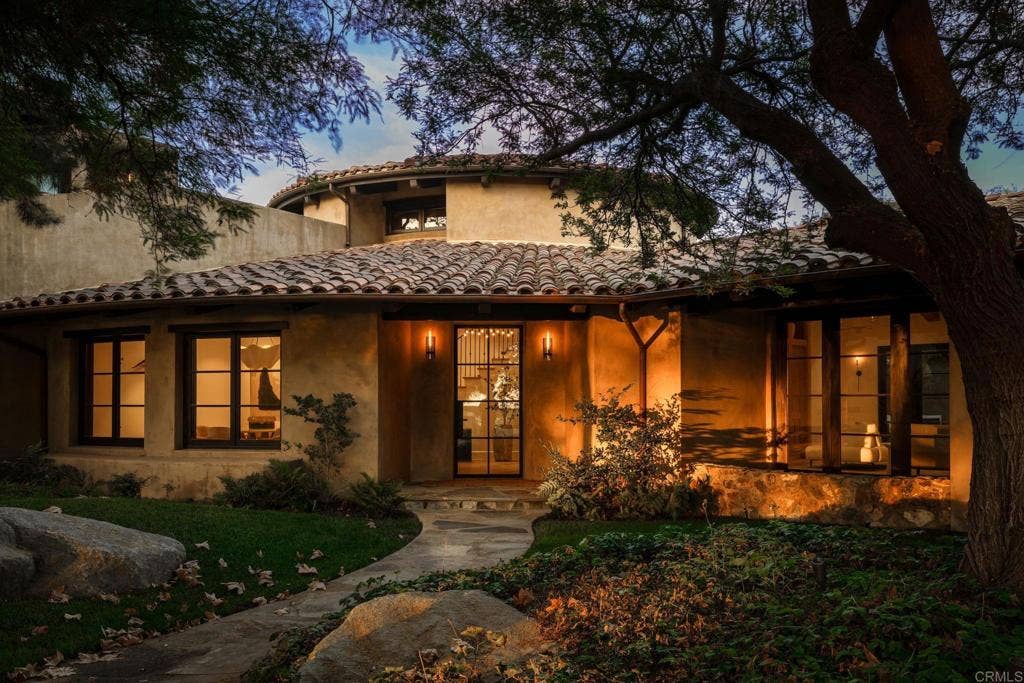 525 Sleeping Indian Rd, Oceanside, CA 92057