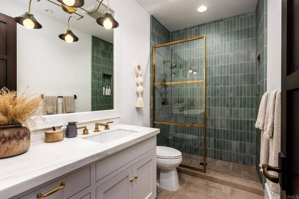 525 Sleeping Indian Rd, Oceanside, CA 92057