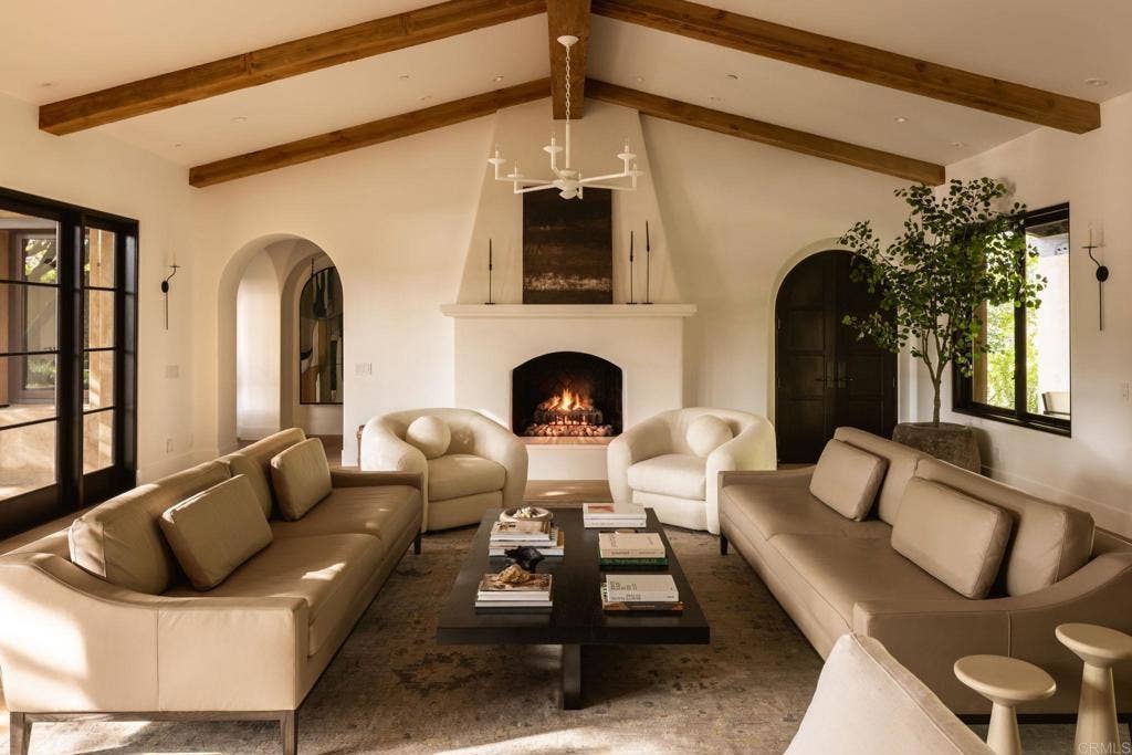 525 Sleeping Indian Rd, Oceanside, CA 92057