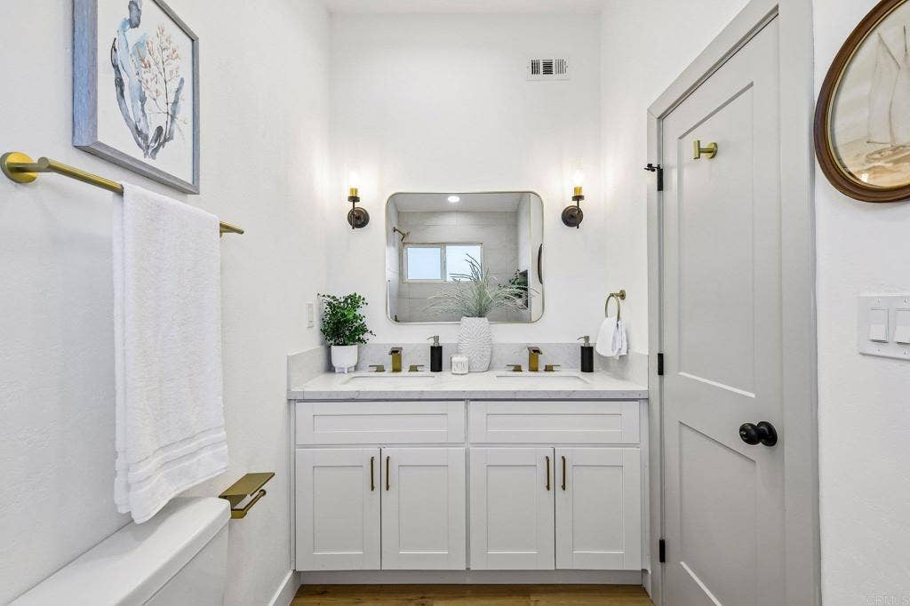 4121 Mount Hukee, San Diego, CA 92117 4121 Mount Hukee, San Diego, CA 92117