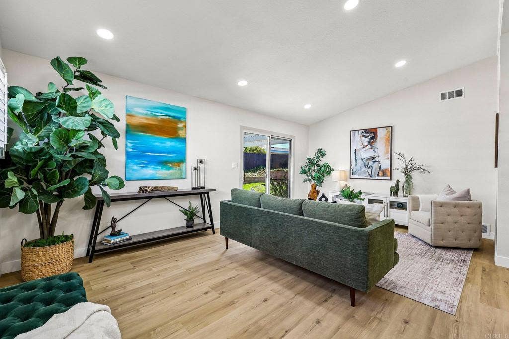 4121 Mount Hukee, San Diego, CA 92117 4121 Mount Hukee, San Diego, CA 92117