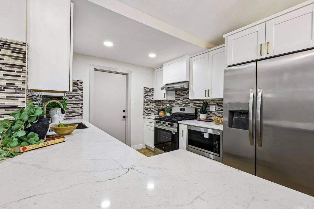 4121 Mount Hukee, San Diego, CA 92117 4121 Mount Hukee, San Diego, CA 92117