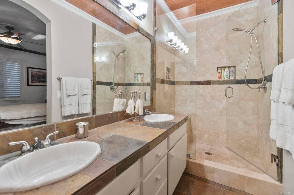 3 DARLINGTON, Irvine, CA 92620 3 DARLINGTON, Irvine, CA 92620